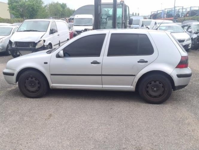 VOLKSWAGEN GOLF 4
